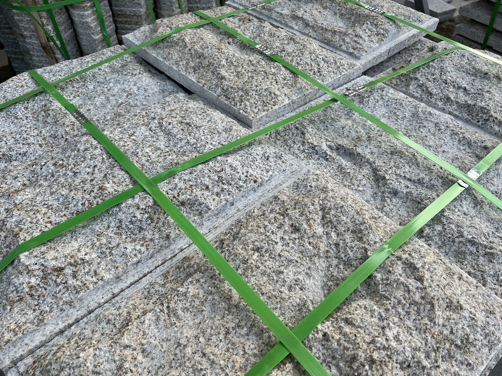 蘑菇石外墻裙顏色選擇建議(圖2)